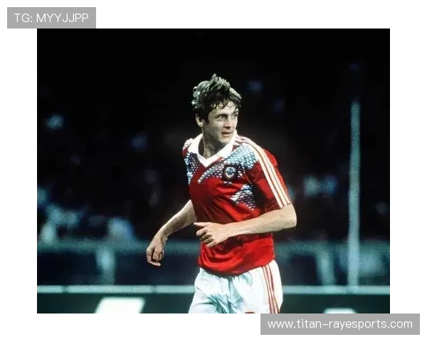 退役四大足球传奇球星的辉煌岁月与传奇故事回顾